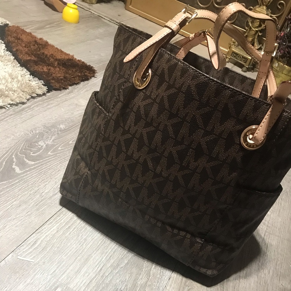 SOLD!! MICHAEL KORS TOTE BAG